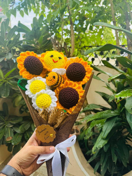 Sunflower bouquet with jute packing