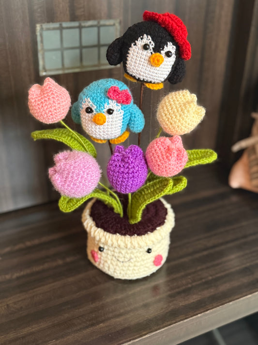 Couple penguin tulips pot