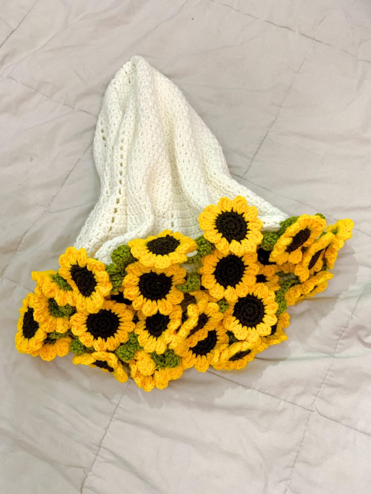 Soft Rose/Sunflower Bouquet Blanket (Premium Wool Yarn)