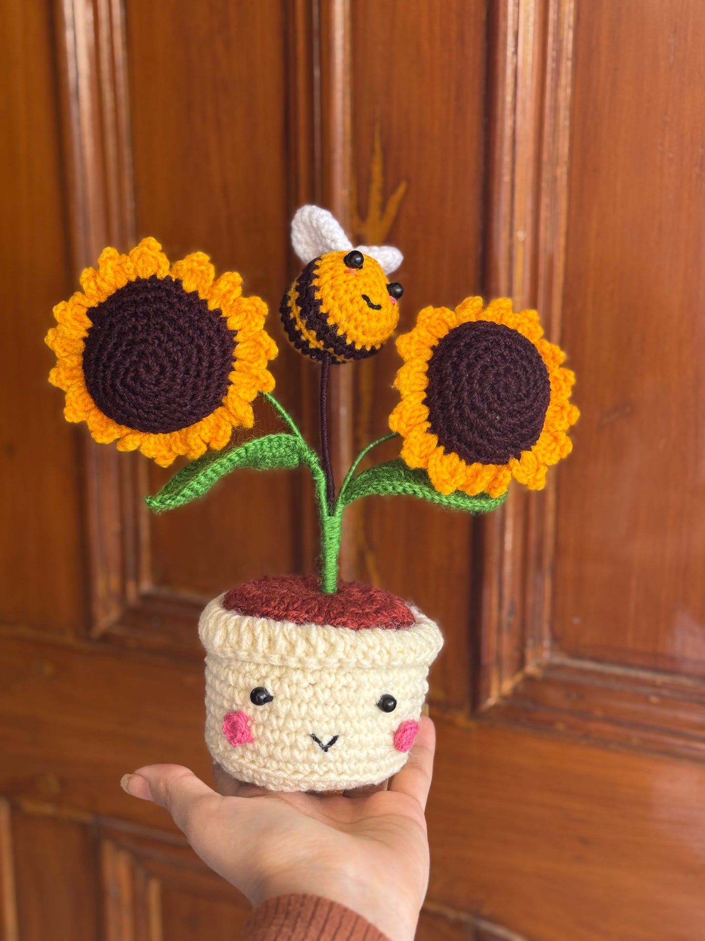 Sunflower bee pot
